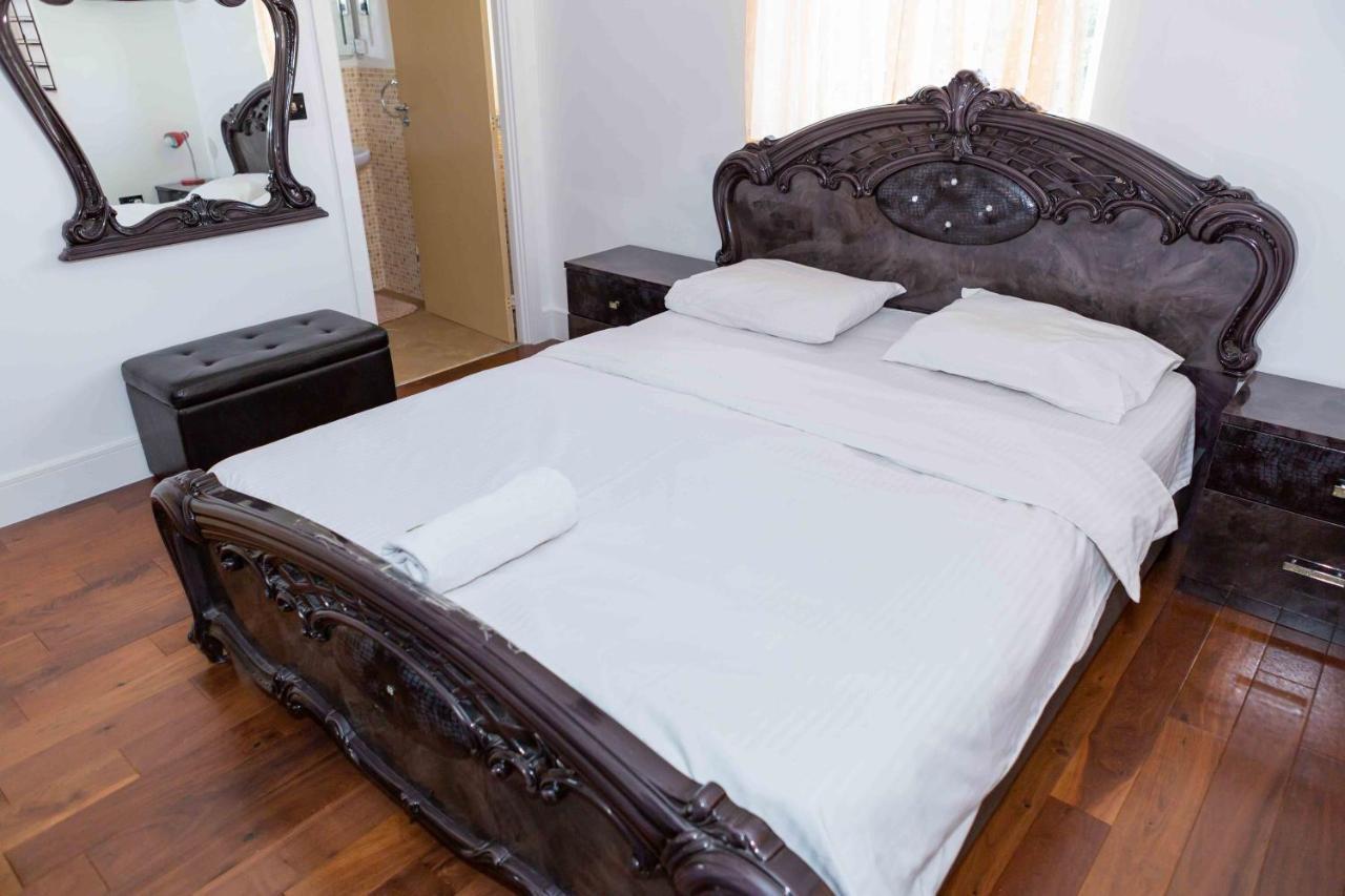 Benjamin Guest house Yiewsley Extérieur photo