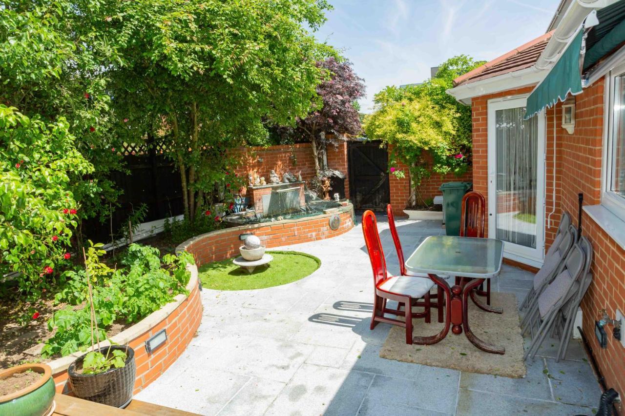 Benjamin Guest house Yiewsley Extérieur photo