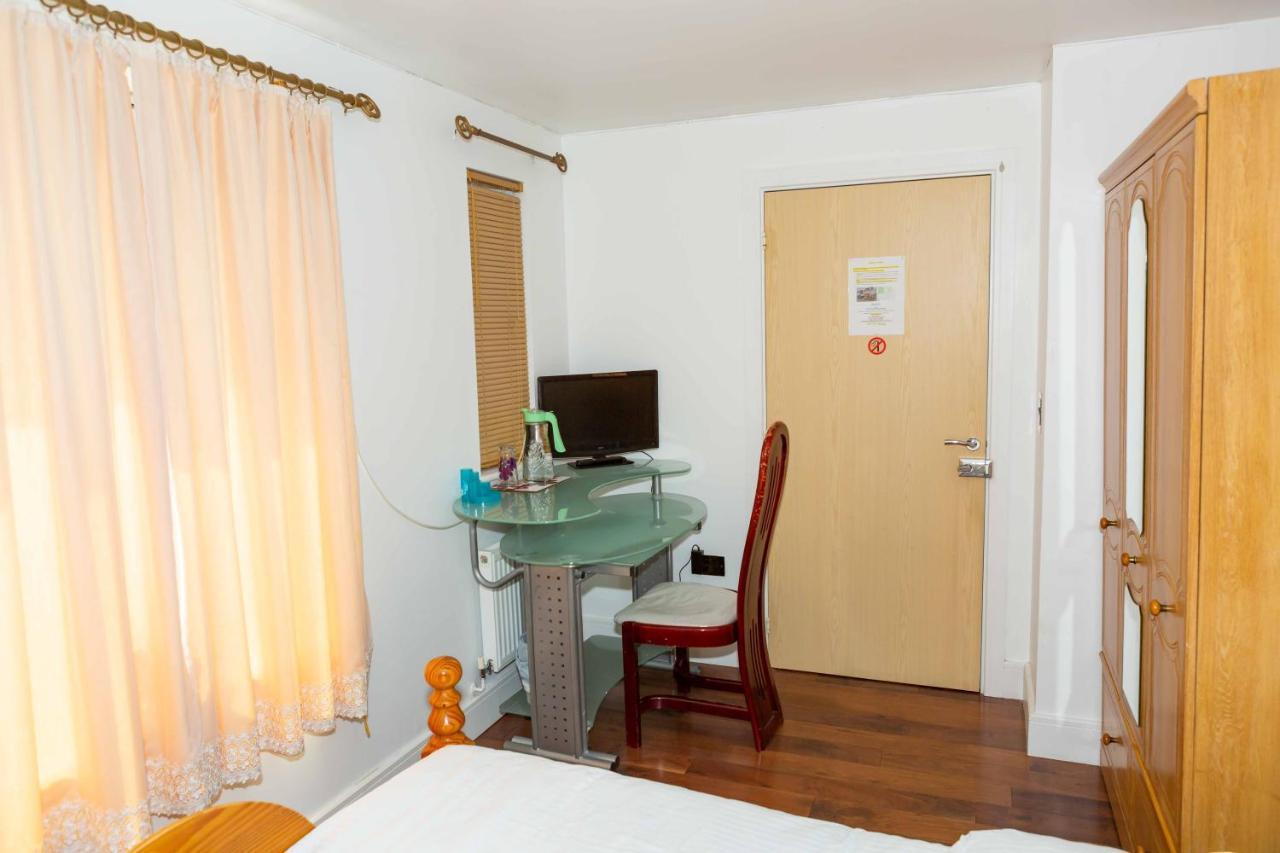 Benjamin Guest house Yiewsley Extérieur photo