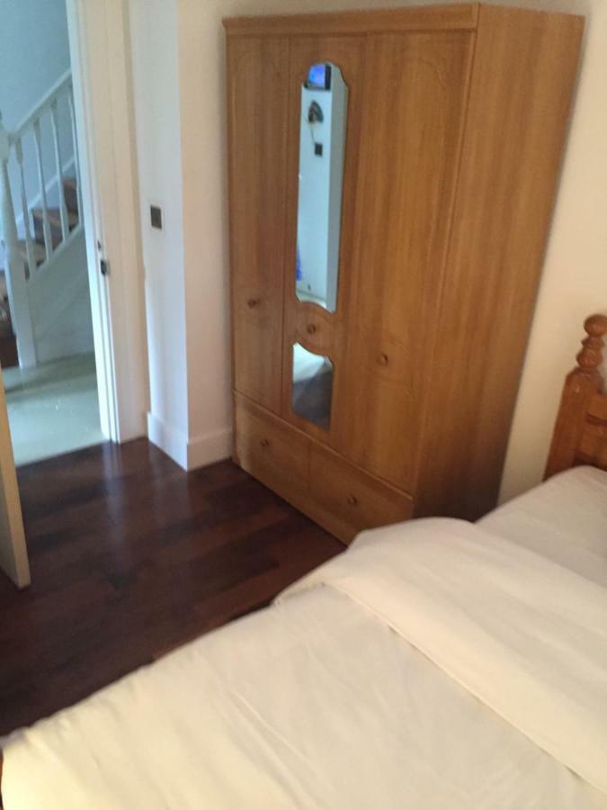 Benjamin Guest house Yiewsley Extérieur photo