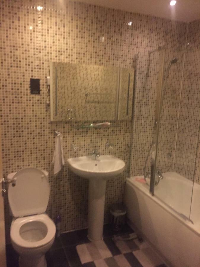 Benjamin Guest house Yiewsley Extérieur photo